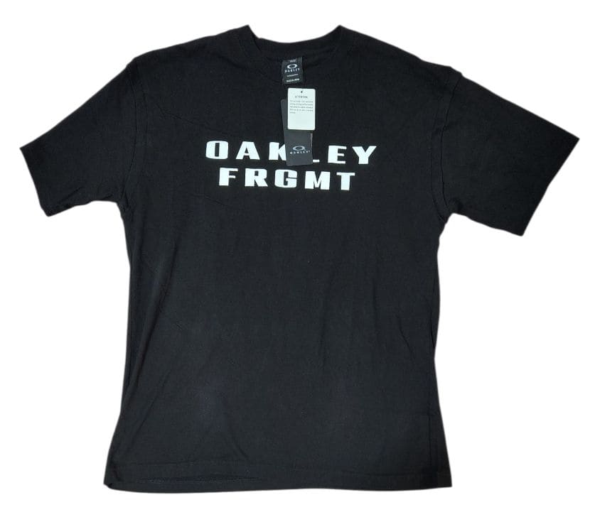 未使用 タグ付 オークリー　ブラック 黒 フロッグスキン X FRAGMENT SHORT SLEEVE T-SHIRT (MADE IN JAPAN) トップス 半袖 Tシャツ 日本製 メンズ XL　OAKLEY 【中古】