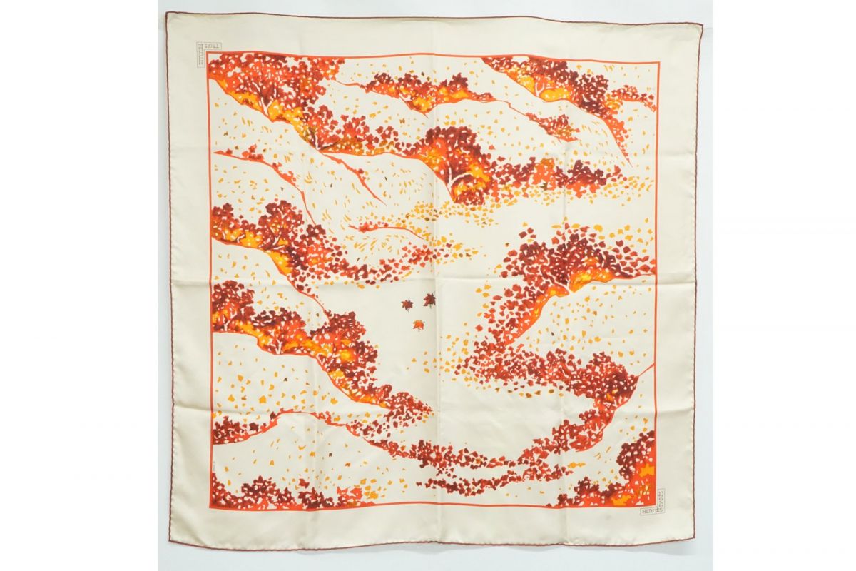 エルメス カレ90 大判 スカーフ シルク100% Trois Feuilles 3枚の葉 ストール ショール ベージュ HERMES 6723k｜バイクレイジー 店 38,350円