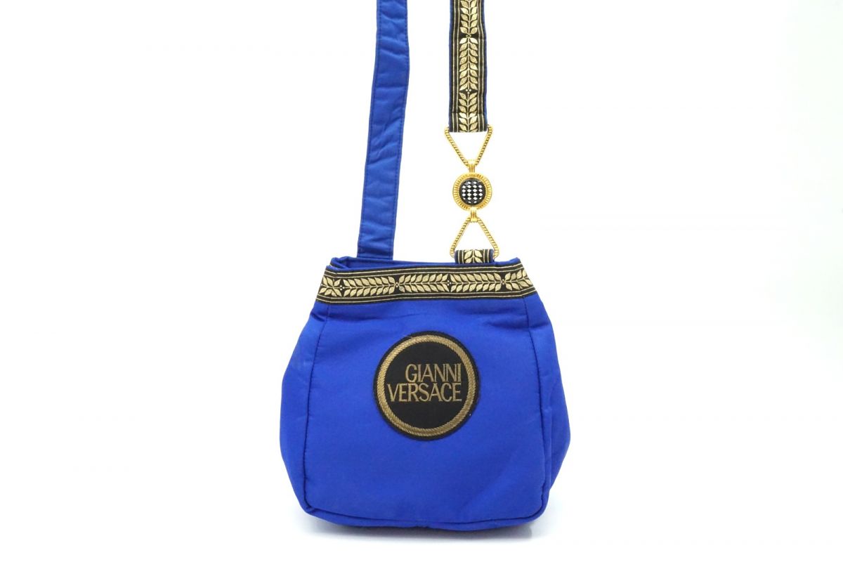 ジャンニ ヴェルサーチェ ヴィンテージ ショルダーバッグ 岩礁主題 ロゴタイプ刺しゅう 青 青み GIANNI VERSACE 2793h