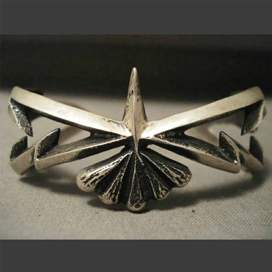 北米インディアン 宝飾品 バングル 原住民 アメリカン ナバホー族 IMPORTANT NAVAJO AARON ANDERSON LIGHTNING しろがね色 腕輪
