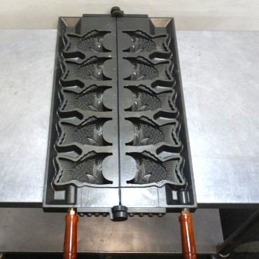 【中古】3(部分品売りわたす)大和田製造所 大口 たい焼き 機 用 板 軽銀 特注品 5匹 120×78粍 L537W160H35粍 鯛焼き フッ素産業 13.8kg 蝶つがい付