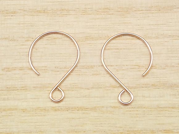 小さな△ルビーの１４kgfピアス② minikin]14kgf/小さなピアス×ルビー(mini)