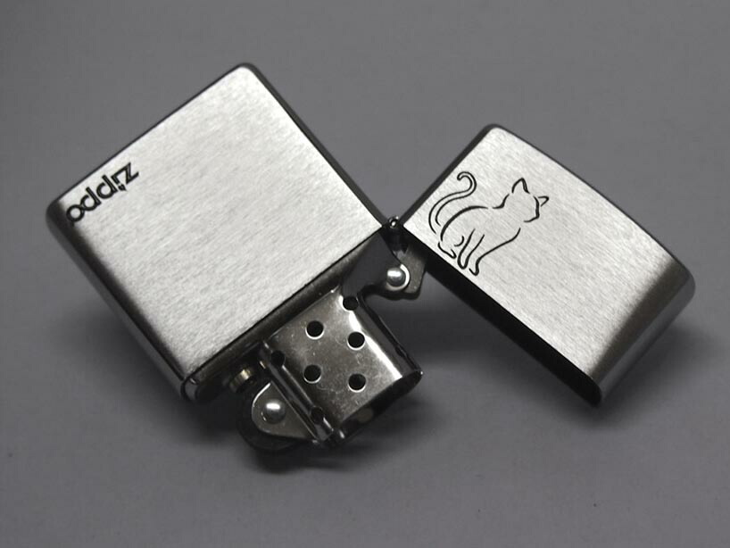送料無料!新品正規品 レアな流通限定品 ワンポイント OPC-CAT「ネコ」クロームサテン ZIPPOジッポライター☆おまけメンテブラシ付き!(配送)追跡可能メール便,メール便はさらに割引き。(TK180)猫 キャット