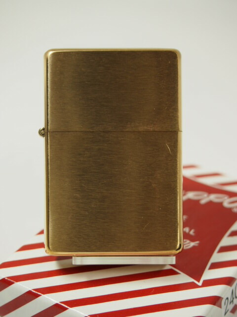 ジッポーライター： Zippo 1937 レプリカ ヴィンテージ #240CC 《ラインなし》 ブラッシュ ブラス 真鍮無垢 【無地】 フラットトップ 金色 240 【レギュラー】 ★インナーもゴールド!!★ 【あす楽対応】 【楽ギフ_包装】 ジッポ ライター 【ダルマヤ】 送料無料 送料込
