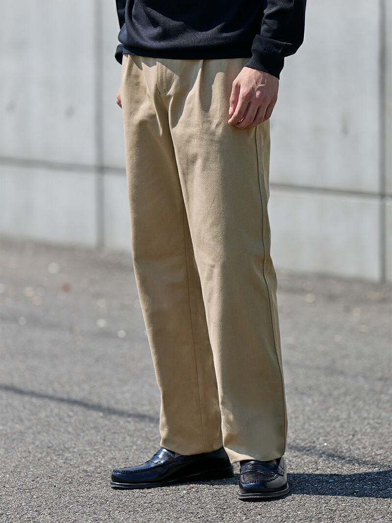 テーパードチノパンツ