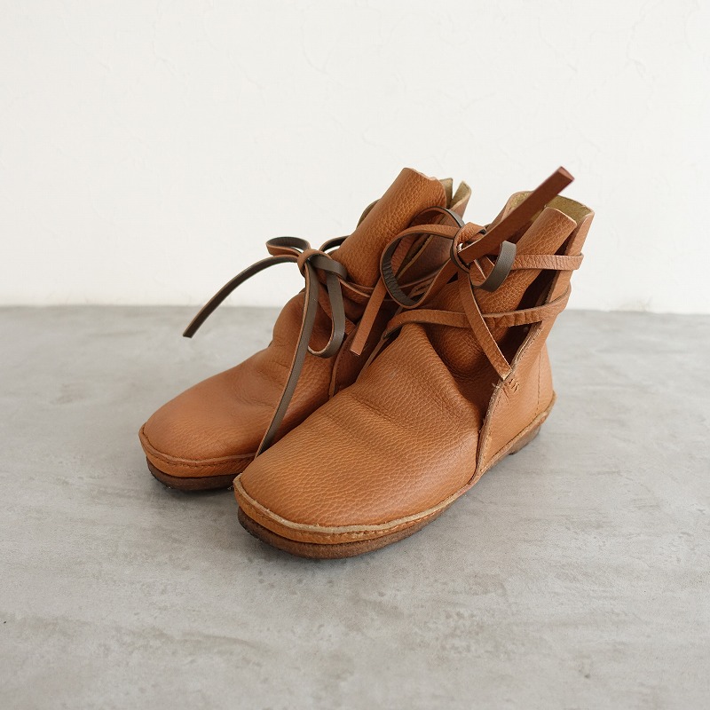 n*a様 koos バックル付き　ベージュレザーショートブーツ　Henry koos バックル付き ベージュレザーショートブーツ Henry