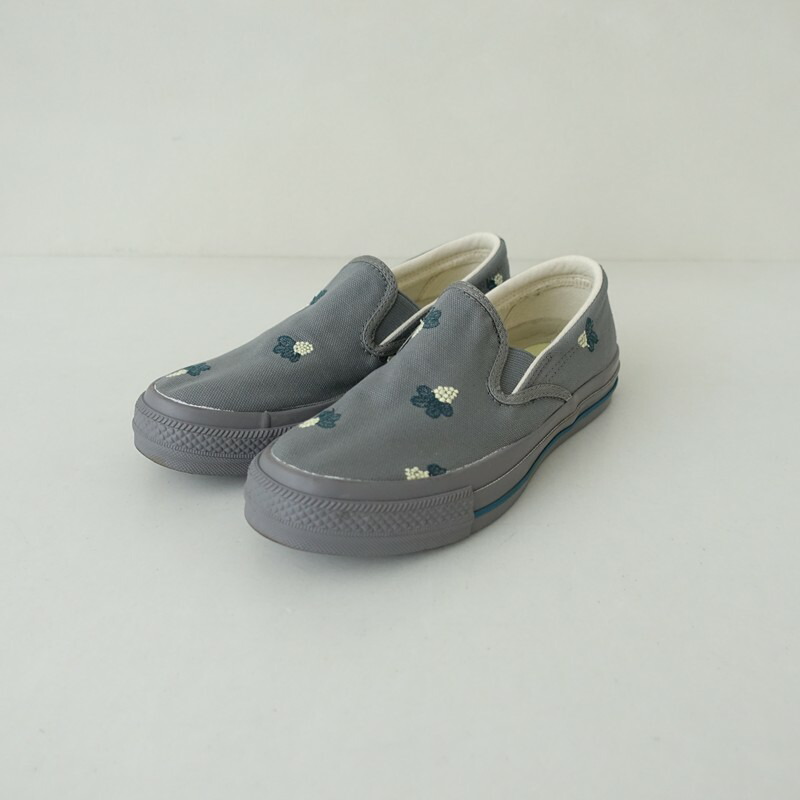 【美品/通貨価値1.9万】ミナペルホネン×コンバース mina perhonen×CONVERSE light berry ALL STAR スリッポン US5/JPN24/24  US5/JPN24 【中古】【92E62】