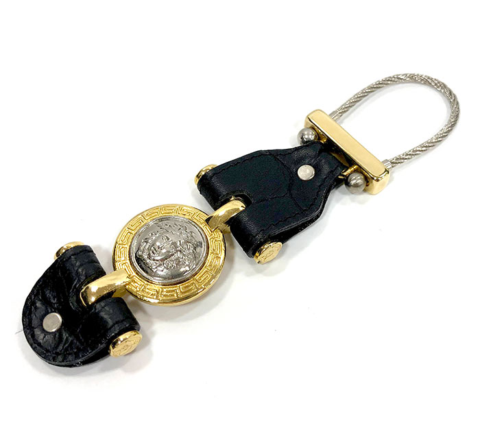 Gianni Versace ジャンニヴェルサーチ ヴィンテージ キーポイント環形 ニグロ ゴールド 外観 メデューサ キーホルダー Ra54 中古 Goldfingercom Com