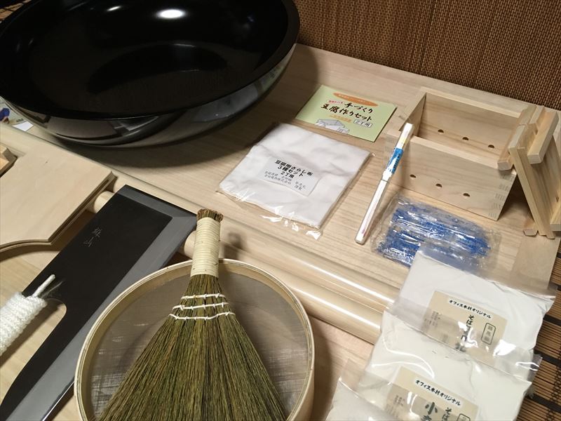 全黒48センチこね鉢・30センチ包丁・L判そば打ち道具一式・フルイ・粉ホーキ・そば粉セット (極上石臼一本挽き)（そば打ちセット） オフィス木村it21｜調理器具 