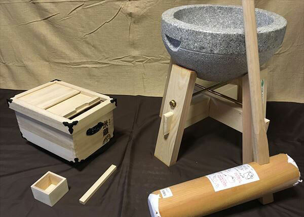 二升用餅臼・木台・杵Ｍ・5キロ用高級総桐の米びつ（米蔵焼印）コラボセット uk1 オフィス木村it21