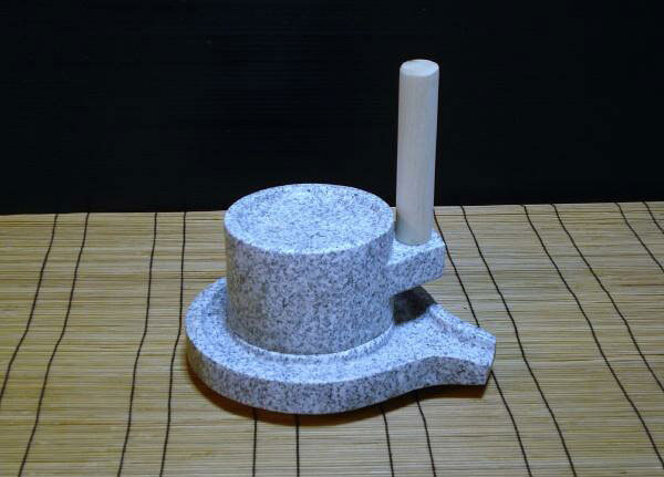 ヴィンテージ　希少品質　御影石　挽き臼　庭石　上下セット ヴィンテージ 希少品質 御影石 挽き臼 庭石 上下セット 2025年最新