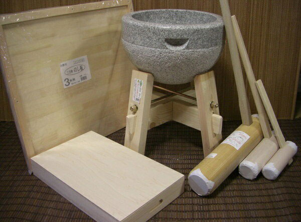 餅つき御先棒 三升用臼 木台・杵Ｍ・ちびっ子用キネ大小2本・三升用のし板・餅箱書き割り 事務室木村it21