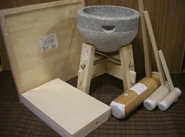 餅つき御先棒 三升用臼 木台・杵Ｌ・ちびっ子用キネ大小2本・三升用のし板・餅箱書き割り 事務室木村it21