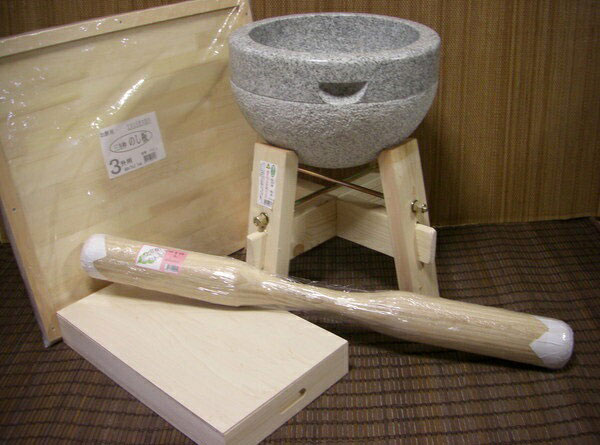 餅つき御先棒 三升用臼 木台・うさぎ杵Ｌ・三升用のし板・餅箱書き割り 事務室木村it21