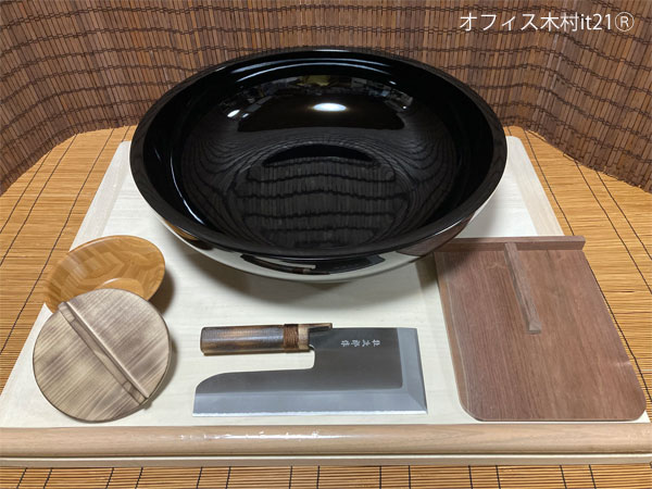 まっ黒割り増し金M1：炙柄27ごはん炊き・黒54こね鉢・黒駒板・くるみ打ち棒・炙蓋ﾐﾆ打ち粉椀・麺台M（目の前打ち書き割り）事務室木村it21 mpb1