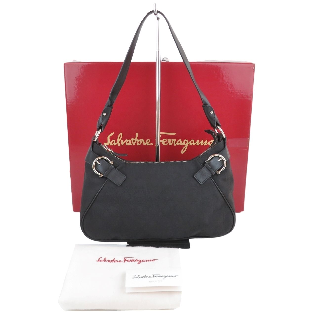 【中古】 正規品 Salvatore Ferragamo サルヴァトーレフェラガモ ガンチーニ セミショルダーバッグ AU-21/4436 ナイロンキャンバスｘレザー ブラック イタリア製 保存袋・外箱付き【送料無料】 14,256円