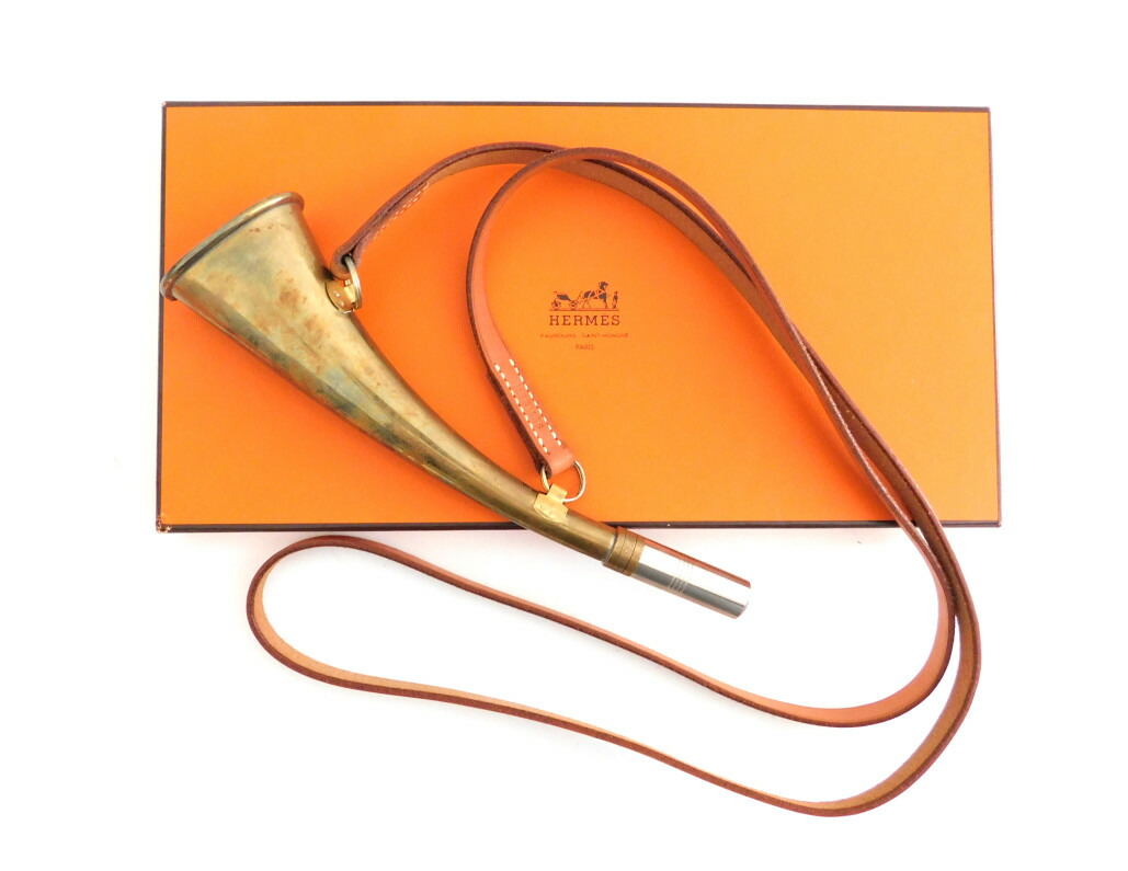 【中古】置き目品 HERMES エルメス アンティーク 狩猟 角笛 狩猟唐人笛 革 レザーストラップ【貨物輸送無料】