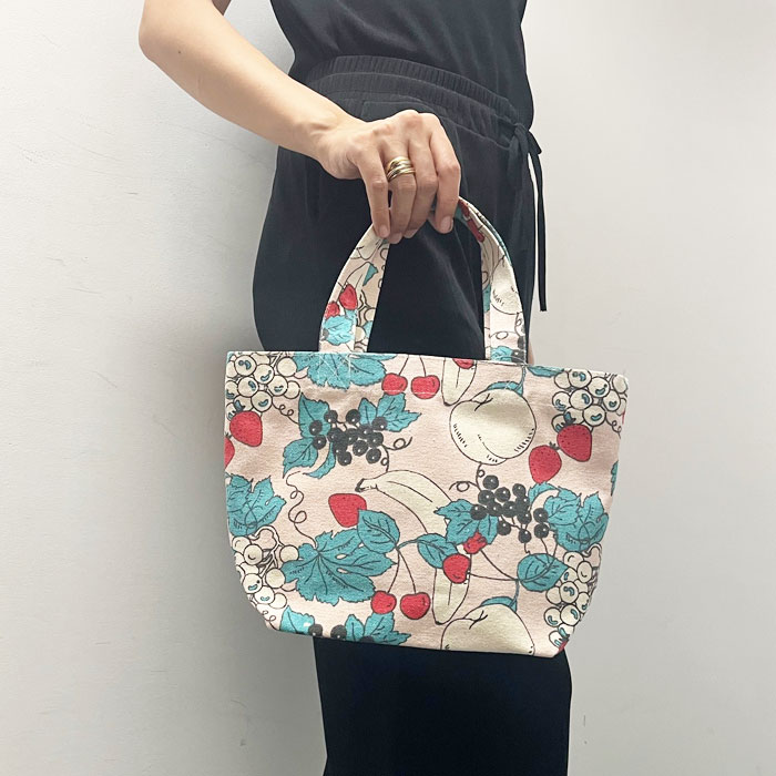 楽天市場】A4トートバッグ いちご柄 イチゴ フルーツ トロピカル