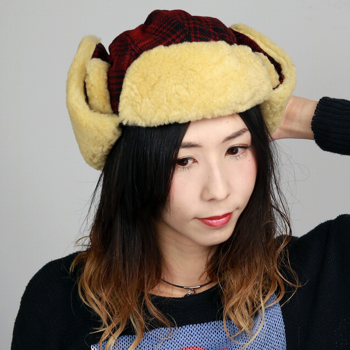＼本日｜全品5%OFFクーポン／ フライトキャップ レディース 飛行帽 メンズ チェック柄 Woolrich シープファー ファー帽子 ウールリッチ 帽子 トラッパー 防寒 冬 コーデ トレンド ファッション 帽子 レディース 耳あて付き ファー あったかい ユニセックス チェック 赤