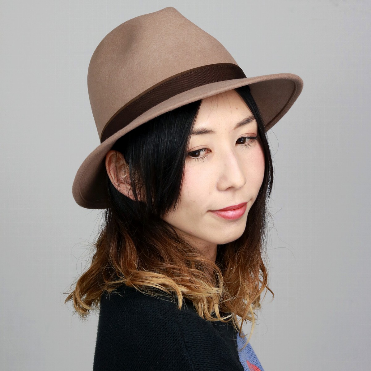 激安特売のファッション レディース フェルト アイテム 秋冬 フェルト カジュアル 帽子 中折れハット ラコステ マニッシュ ハット コーデ カジュアル Lacoste マニッシュ ラッピング 中折れ オールダウンデザイン 帽子 ベージュ Elehelm帽子通販専門店トラッドスタイルを