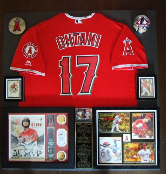 大谷翔平AWAY用レッドオーセンティックユニフォーム (額入り口・入口)