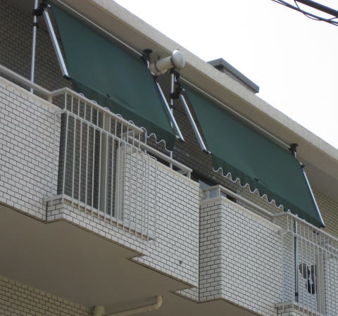 楽天市場 日よけ つっぱり シェード オーニング サンシェード オーニングひさし君 幅1800mm 最大出幅10mm ３wayタイプ 簡易突っ張り つっぱり 式 エストアガーデン