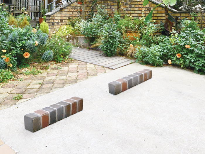 最大67 オフ 車止め ブロック タイヤ止め 煉瓦 アンティークブリックス カーストッパー １個 幅約49cm 駐車場用品 レトロ アンティーク おしゃれ Nrockconstruction Com