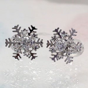 キュービックジルコニア K14ホワイトゴールド 雪の結晶ピアス 品質保証書 女性 レディース ジュエリー アクセサリー 人気 おすすめ プレゼント ギフト 贈り物 送料無料 SSS｜ネックレス指輪 Ladies Present EJ