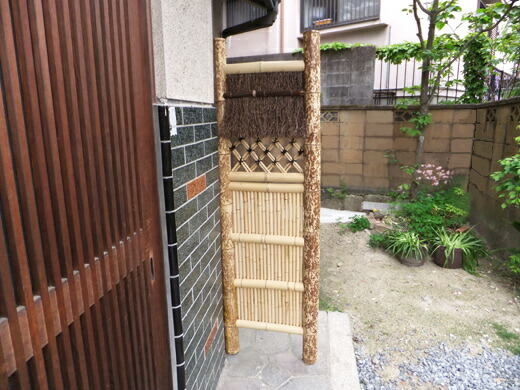 さし絵三河垣A（腰白竹）国産生まれながら竹袖垣 W(幅)540mmH(高さ)1700粍 竹垣 包みかくし 入り口・入口先 細工人手作り 貨物輸送無料 和風原材料