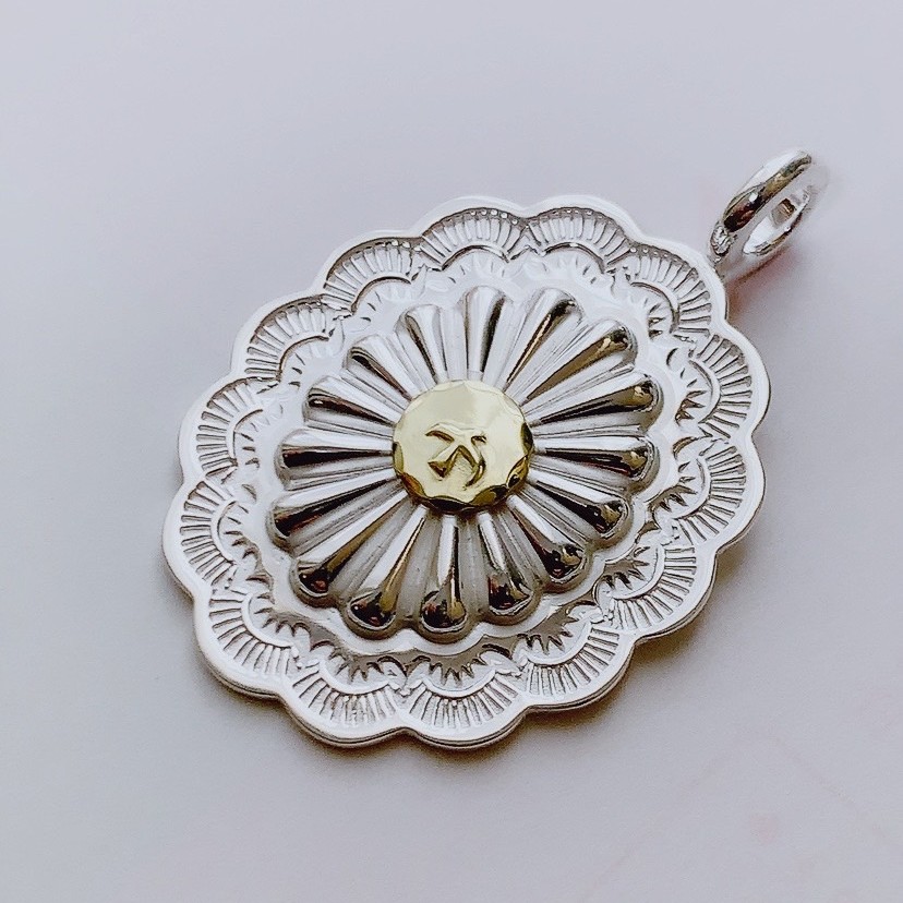 ペンダントトップ 金メタル付きフラワー横向きコンチョ インディアンネックレス ネックレストップ インディアンアクセサリー おしゃれ ギフト プレゼント 贈り物|Fashion Bonita