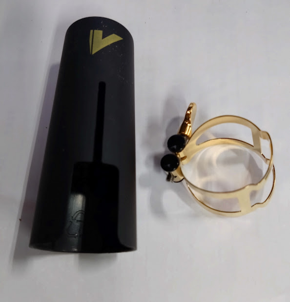 リガチャとキャップ　アルトサックス　LC57DP　バンドレン　M|O　ゴールドラッカー　プラスチックキャップ