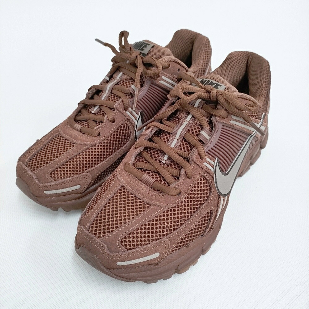 NIKE HERRINGBONE WMNS ZOOM VOMERO 5 GLD ウィメンズズームボメロ5 24.5糎 HQ0458-201 通貨価値22330円 スニーカー 2025 赤銅色 レディース ナイキ【中古】5-1108G