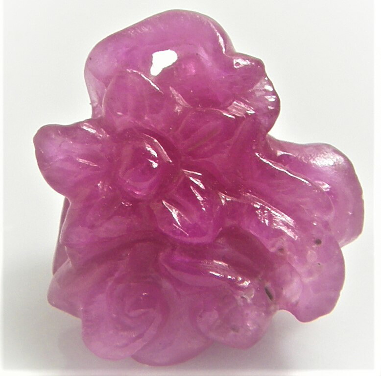 天然石　ルビー８．０４３ｃｔ　彫刻品