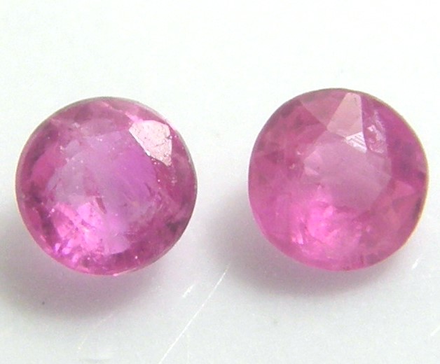 天然　ピンクサファイア０．３１ｃｔ３ミリ　ペア