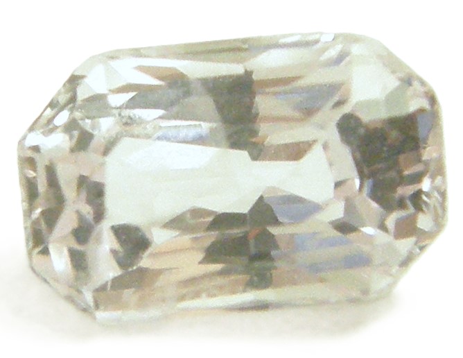 生まれながら 白いことサファイア１．６４ｃｔ
