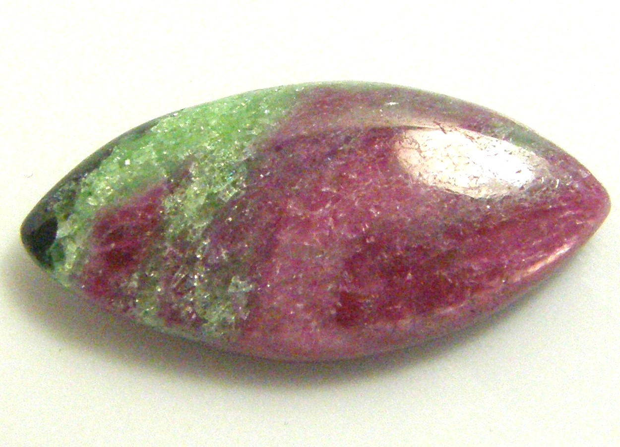 天然　ルビーインゾイサイト１２．９４ｃｔ