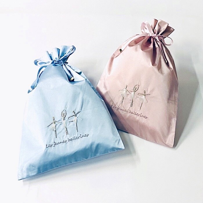楽天市場 バレエレッスンシューズ用巾着バッグ ピンク ブルー トラベルポーチ 旅行小物入れ 着替え入れ 入学祝い 園児 幼児 小学生 中学生 女の子 ダンス 発表会 お祝い 誕生日プレゼント かわいい おしゃれ 刺繍 クリスマスギフト トゥインズ楽天市場店
