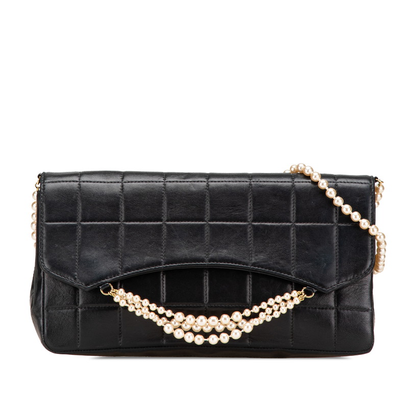 シャネル チョコバー ショルダーバッグ ブラック ラムスキン フェイクパール レディース CHANEL 【中古】 143,100円