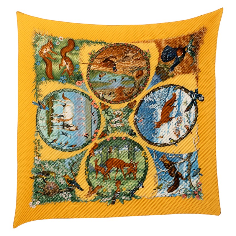 エルメス プリーツカレ Les Quatre Saisons 四季 えり巻き 黄色 マルチ色つや 地絹 レディース HERMES 【中古】