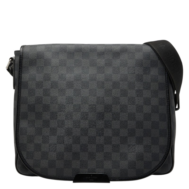 ルイ ヴィトン ダミエグラフィット ダニエルMM ショルダーバッグ N58029 黒いこと PVC なめし革 メンズ LOUIS VUITTON 【中古】