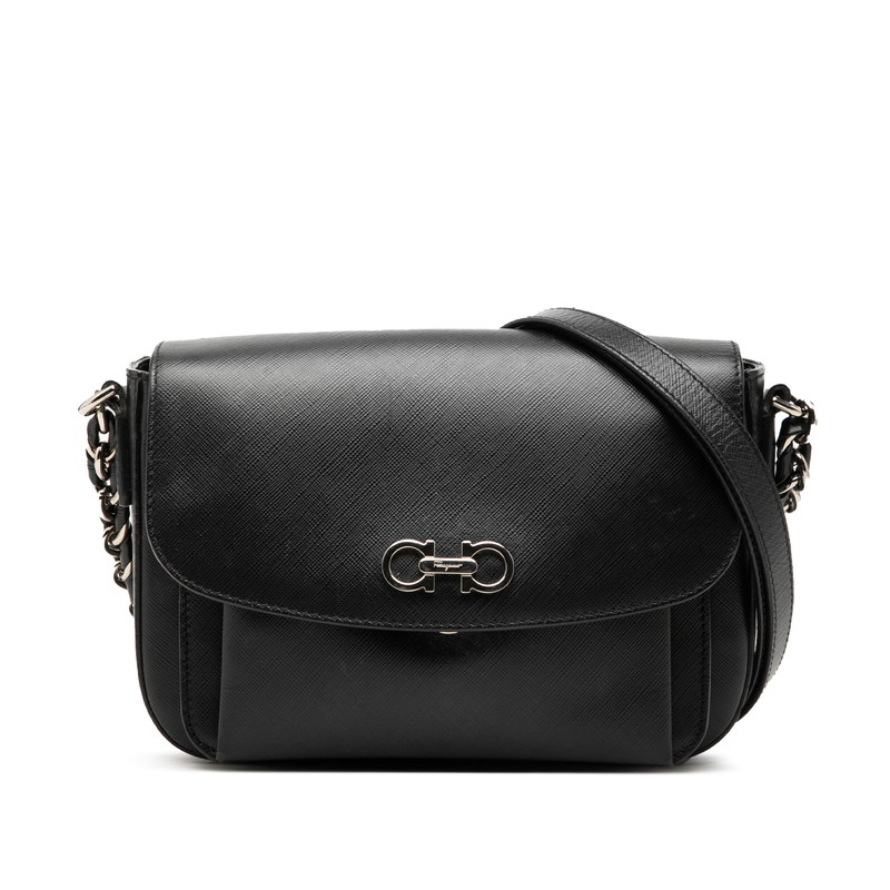 サルヴァトーレフェラガモ ガンチーニ 下げ翼 チェーン店 ショルダーバッグ 黒いこと なめし革 レディース Salvatore Ferragamo 【中古】