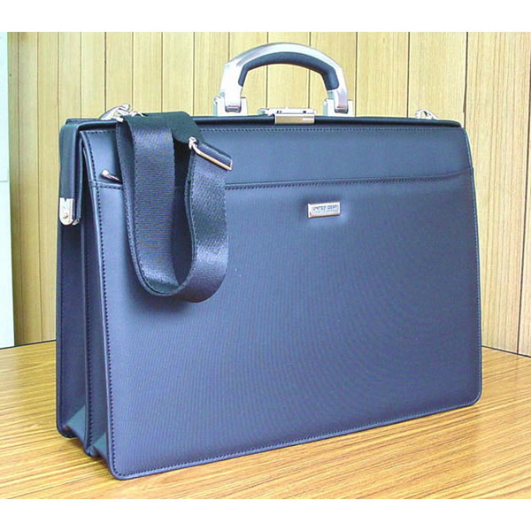 1個 車用品・バイク用品 クラウン 多機能ビジネスバッグ CR-BB730-B