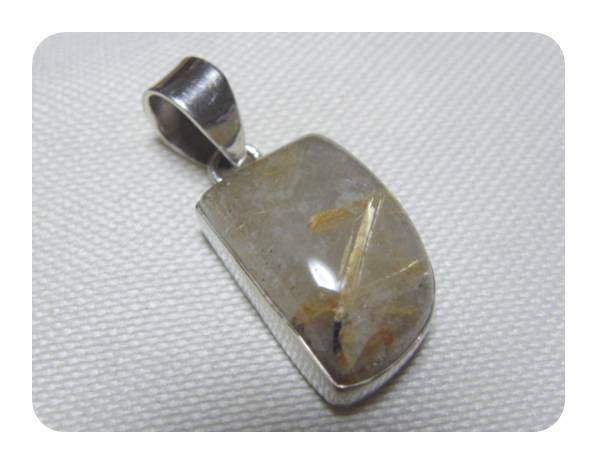 ルチルクォーツしずく型ペンダントトップ 楽天市場】しずく型 ブルールチルクオーツ ペンダントトップ/青