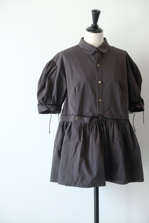 人気新品 the last flower of afternoon 残る雨痕 gather peplum shirt