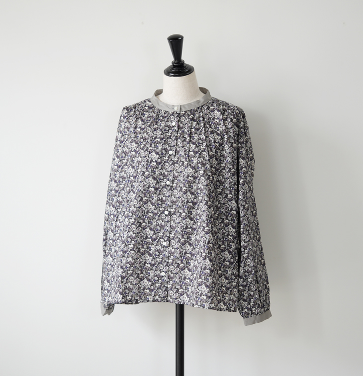 【新品未使用】ソソット　ポピー刺繍裾スカラップゴムギャザー　ブラウス 新品未使用】ソソット ポピー刺繍裾スカラップゴムギャザー