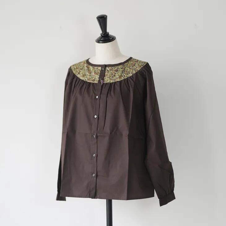 sosotto (ソソット) | ブロード x LIBERTY切替ブラウス (dark brown/black) | トップス リバティ Chive 人気柄 10,279円