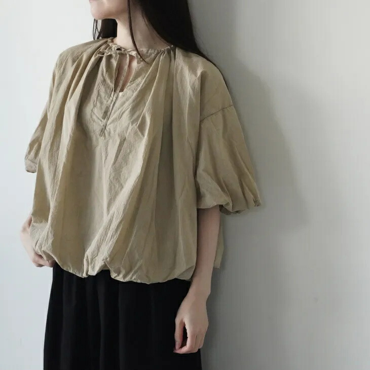 FACTORY (ファクトリー) | 綿ローン パラシュートブラウス (硫化ベージュ) size 2 | レディース ブラウス コットンローン ギャザー バルーンスリーブ パラシュートブラウス ゆったり 26SS 春夏 ナチュラル|北欧雑貨と音楽 HAFEN ハーフェン
