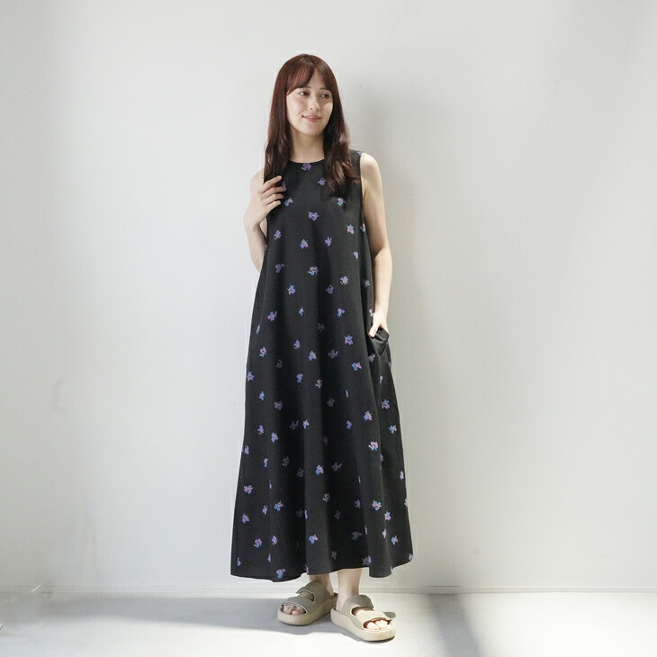 LE GLAZIK | PTO SLEEVELESS DRESS (black &times; flower) size 36 | ル グラジック レディース ワンピース ロングワンピース ノースリーブドレス 花柄 フラワープリント 総柄 ブラック ゆったり ナチュラル カジュアル 大人 春夏 26SS｜北欧雑貨と音楽 HAFEN ハーフェン
