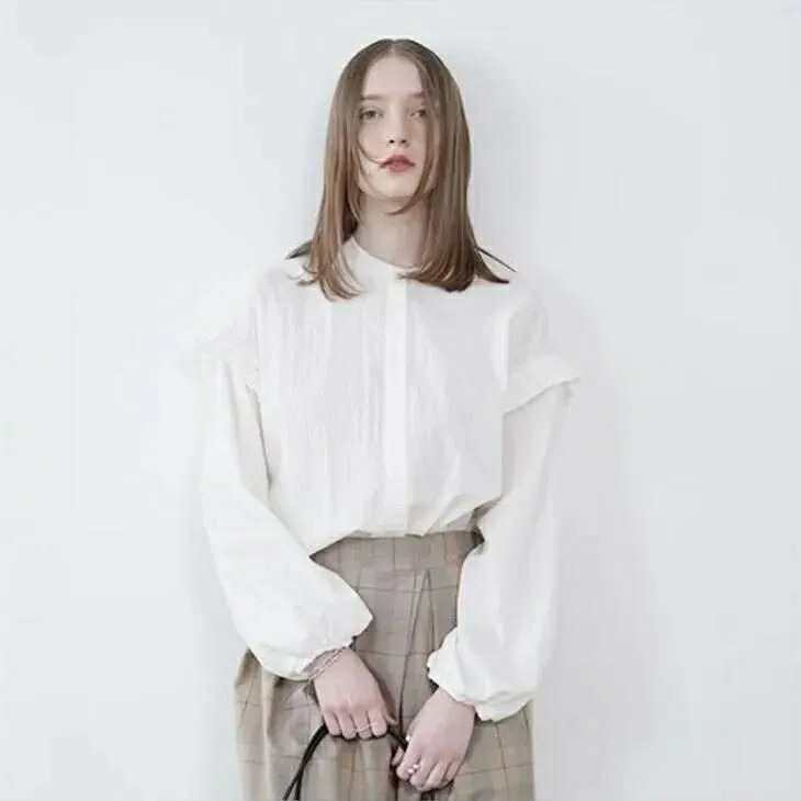 euphoric\' (ユーフォリック) | Frill Shirt (white) | レディース ブラウス シャツ フリルブラウス フリルシャツ コットン 長袖 レギュラーカラー ホワイト 白 無地 ゆったり ナチュラル きれいめ オフィスカジュアル 大人カジュアル 日本製｜北欧雑貨と音楽 HAFEN ハーフェン