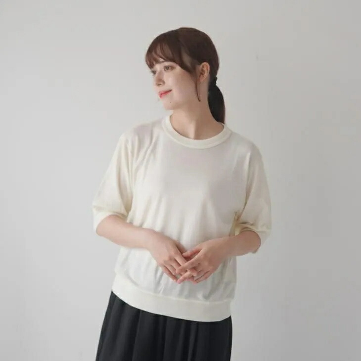 MANON (マノン) | WOOL MIX COOL GATHER SLEEVE TEE (off white) size 0 | レディース Tシャツ カットソー ギャザースリーブ 半袖 サマーウール ウール混 クルーネック ゆったり オフホワイト ナチュラル カジュアル 日本製 春夏｜北欧雑貨と音楽 HAFEN ハーフェン